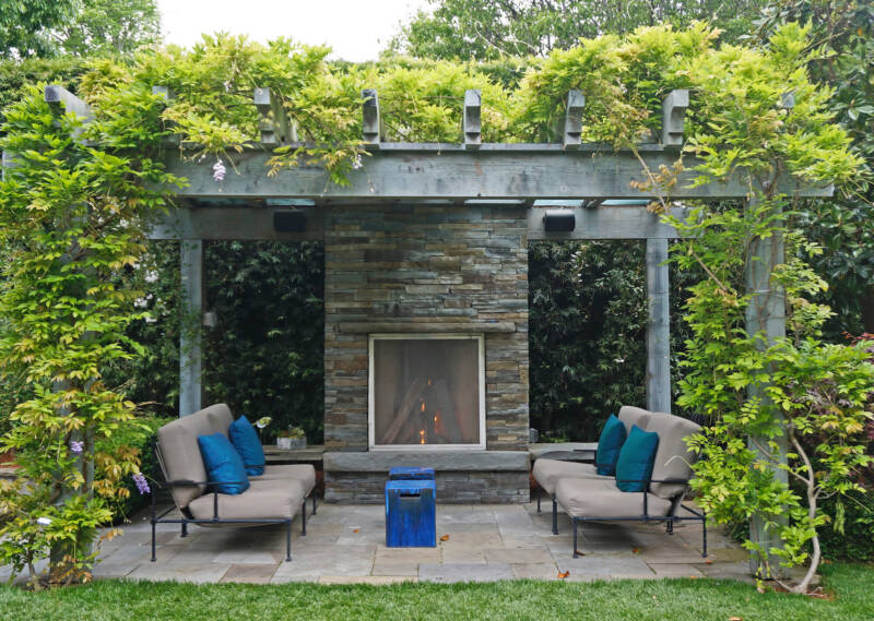 An-outdoor-fireplace-for-lounging